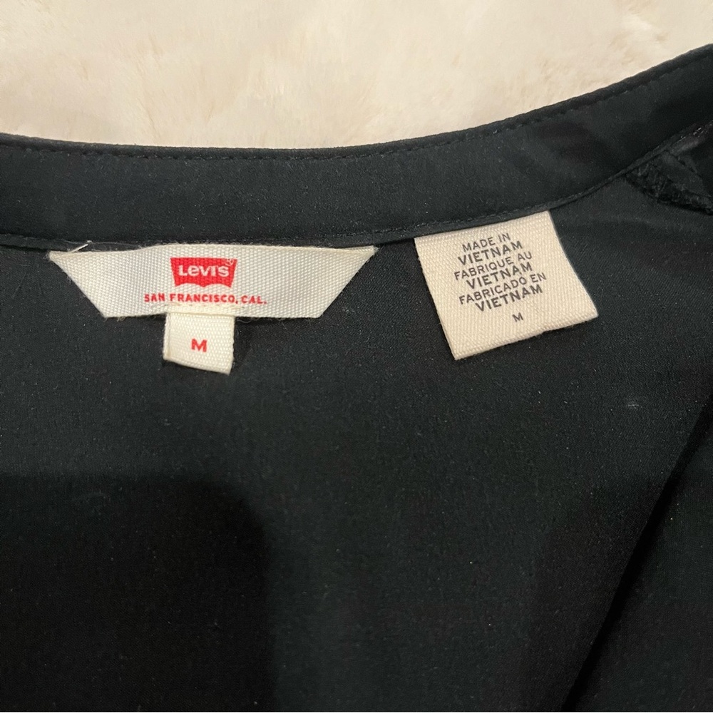 Levi’s Ruffled Button Front Blouse Size M - Picture 4 of 8